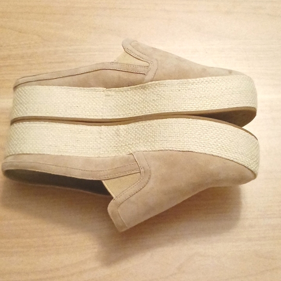 Vince Camuto "Merinney" Tortilla Suede Slip On Shoes in Size 7.5M - Picture 6 of 9